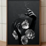 printy print Plakat kwiaty dłonie kobieta dla kobiety czarno biały plakaty do sypialni autorski wzór autorskie wzory plakatów kolaż collage kolaz nowoczesny 40 x 60 cm A4