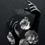 printy print Plakat kwiaty dłonie kobieta dla kobiety czarno biały plakaty do sypialni autorski wzór autorskie wzory plakatów kolaż collage kolaz nowoczesny 40 x 60 cm A4