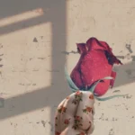 printy print Plakat kwiaty róża rózyczka ogród kobieta dla kobiety czerwony beżowy kremowy plakaty do sypialni autorski wzór autorskie wzory plakatów kolaż collage kolaz nowoczesny 40 x 60 cm A4